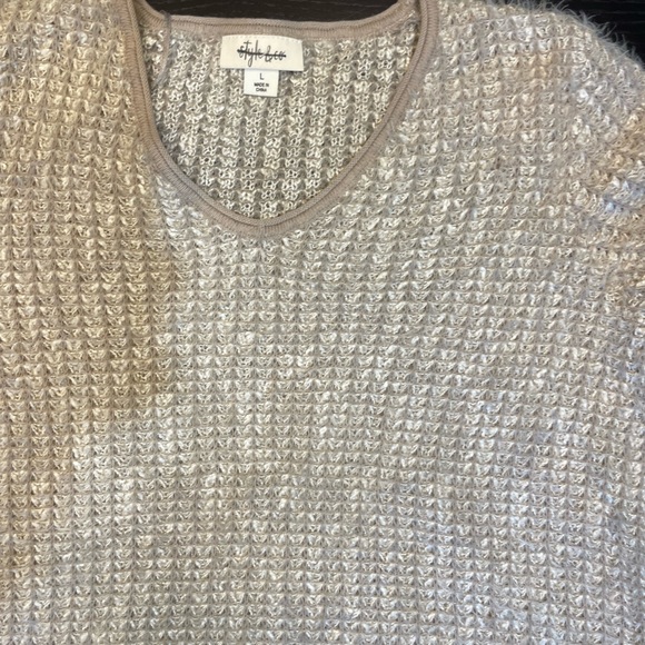 Fuzzy gray sweater - Picture 2 of 5
